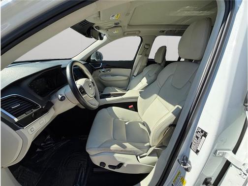 2017 Volvo XC90 T6 Momentum