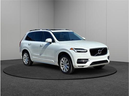 2017 Volvo XC90 T6 Momentum
