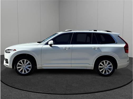 2017 Volvo XC90 T6 Momentum