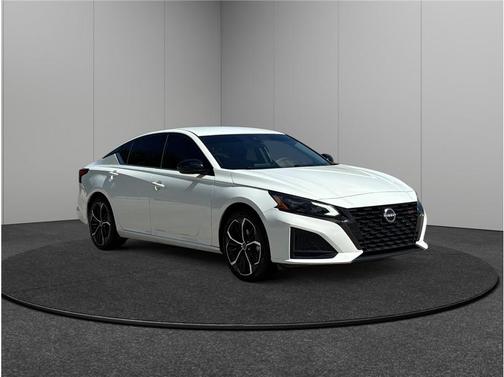 2023 Nissan Altima SR FWD