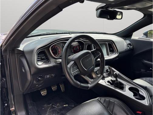 Phantom Black Tri-Coat Pearl 2015 Dodge Challenger SRT Hellcat