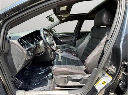 2015 Volkswagen Golf GTI 2.0T SE 4-Door