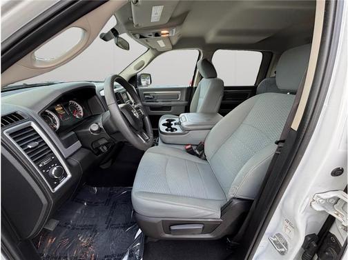 2019 RAM 1500 SLT