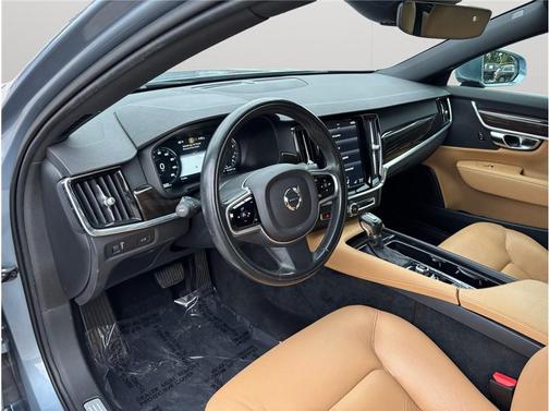 2018 Volvo S90 T5 Momentum