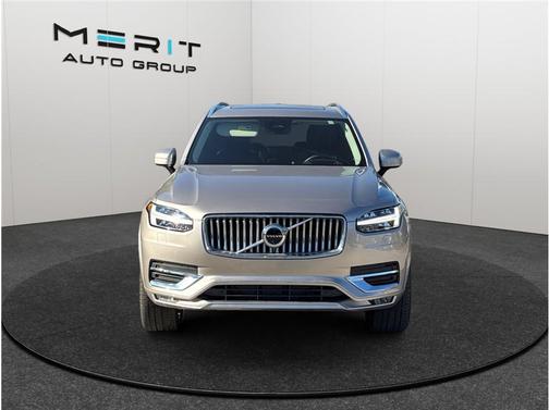 2023 Volvo XC90 B5 Plus