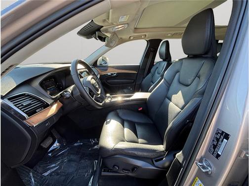 2023 Volvo XC90 B5 Plus