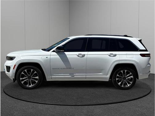 2022 Jeep Grand Cherokee 4xe Overland