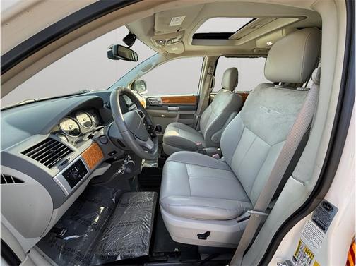 Stone White Clearcoat 2010 Chrysler Town & Country Limited