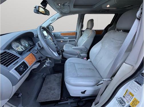 2010 Chrysler Town & Country Limited