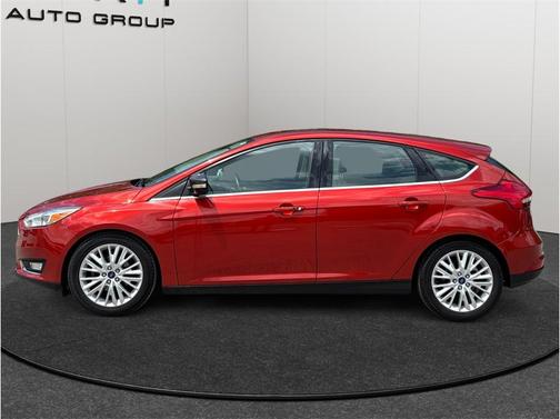 HOT PEPPER RED METALLIC 2018 Ford Focus Titanium