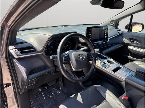 2022 Toyota Sienna XSE 7 Passenger