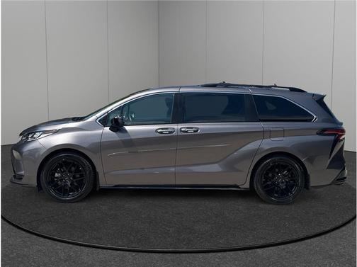 2022 Toyota Sienna XSE 7 Passenger