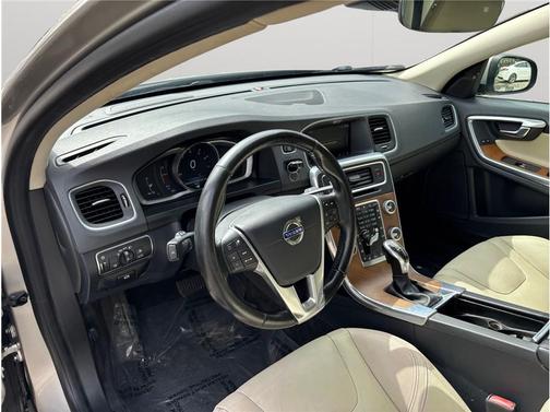 2016 Volvo S60 Inscription T5 Inscription Platinum