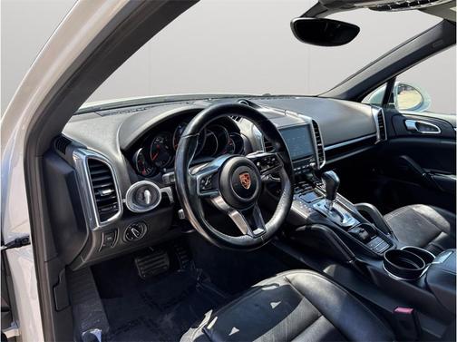 White 2018 Porsche Cayenne Cayenne