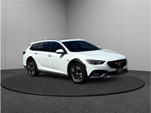2018 Buick Regal TourX Essence