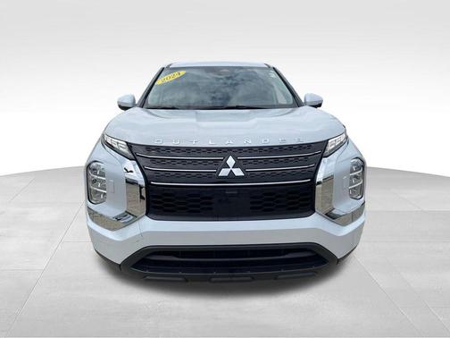 White Diamond 2024 Mitsubishi Outlander ES S-AWC