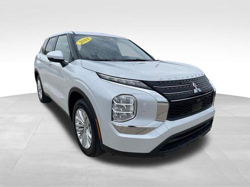 White Diamond 2024 Mitsubishi Outlander ES S-AWC