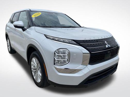 White Diamond 2024 Mitsubishi Outlander ES 2.5 S-AWC