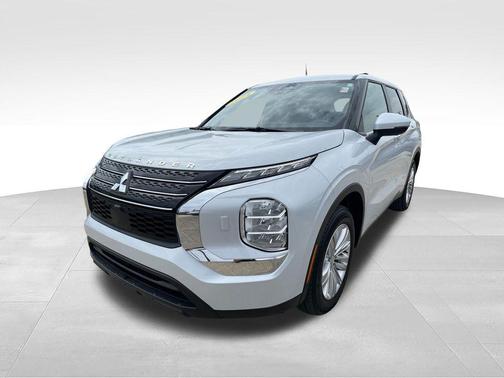 White Diamond 2024 Mitsubishi Outlander ES S-AWC