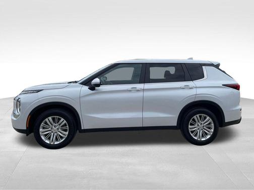 White Diamond 2024 Mitsubishi Outlander ES S-AWC