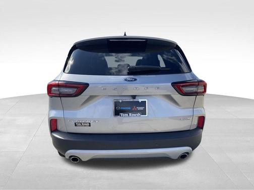 Iconic Silver Metallic 2023 Ford Escape Platinum