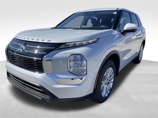 Diamond White 2026 Mitsubishi Outlander ES 2.5 S-AWC