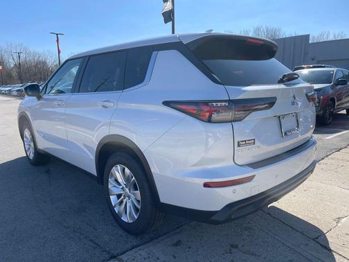 2026 Mitsubishi Outlander ES 2.5 S-AWC