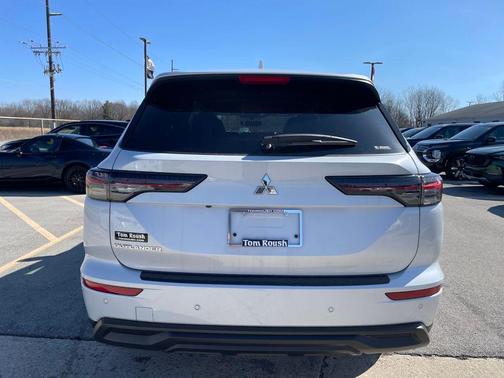 2026 Mitsubishi Outlander ES 2.5 S-AWC