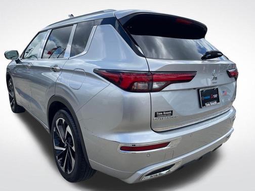 Silver 2023 Mitsubishi Outlander PHEV SEL