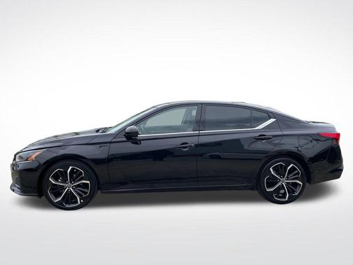 Super Black Clearcoat 2024 Nissan Altima SR FWD