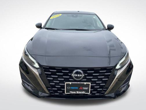 Super Black Clearcoat 2024 Nissan Altima SR FWD