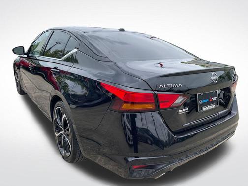 Super Black Clearcoat 2024 Nissan Altima SR FWD