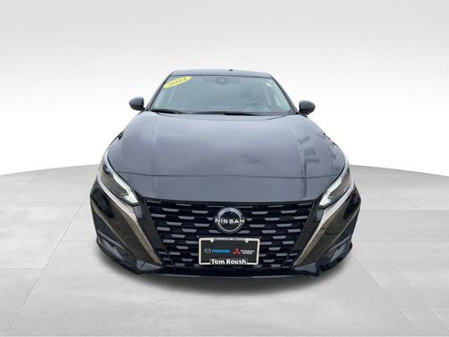Super Black Clearcoat 2024 Nissan Altima SR FWD
