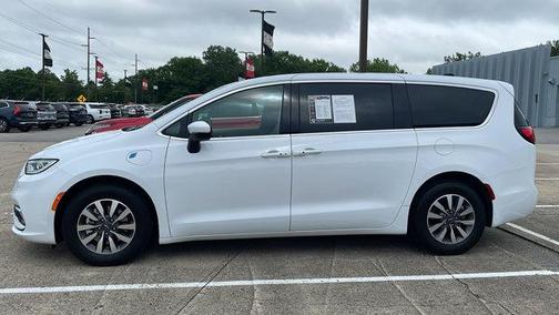 2023 Chrysler Pacifica Hybrid Touring L