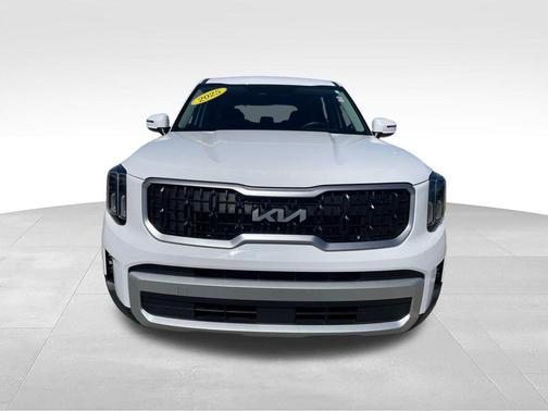 Glacial White Pearl 2025 Kia Telluride LX