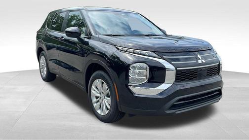 Labrador Black Pearl 2025 Mitsubishi Outlander ES S-AWC
