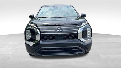 Labrador Black Pearl 2025 Mitsubishi Outlander ES S-AWC