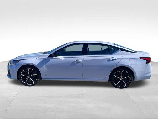 Gray Sky Pearl 2024 Nissan Altima SR FWD