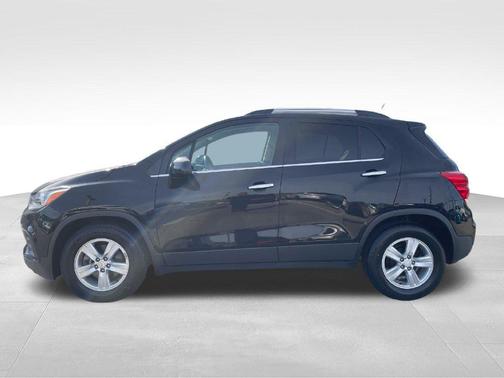 Mosaic Black Metallic 2017 Chevrolet Trax LT