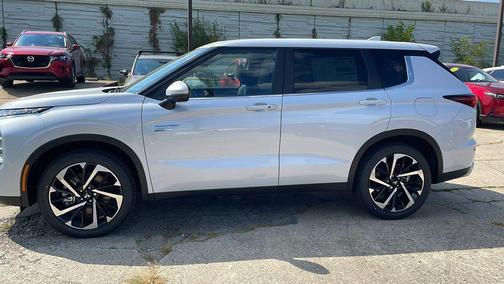 2025 Mitsubishi Outlander PHEV SE S-AWC