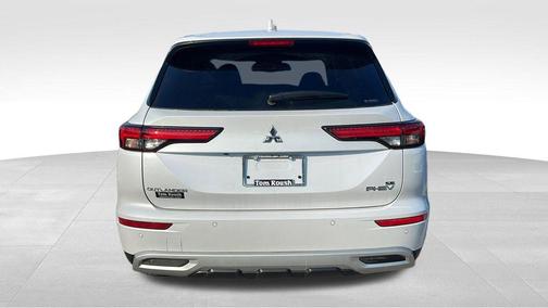 White Diamond 2025 Mitsubishi Outlander SE S-AWC