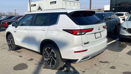2025 Mitsubishi Outlander PHEV SE S-AWC