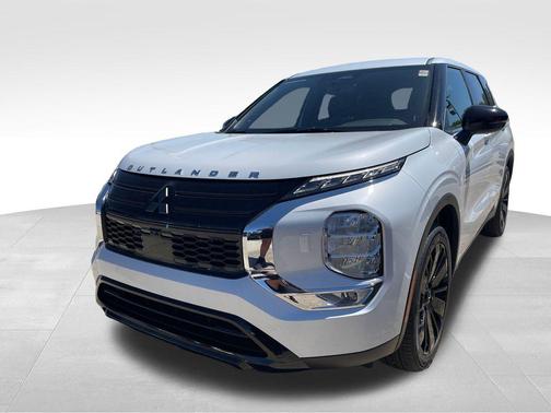 Diamond White 2026 Mitsubishi Outlander LE S-AWC