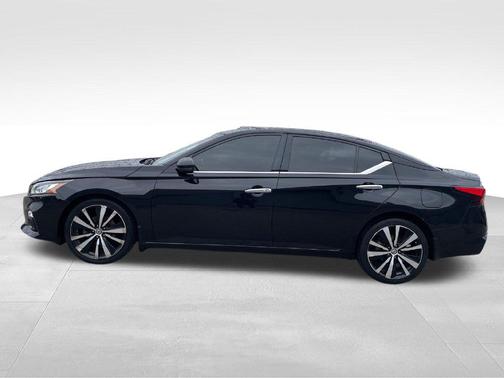 Super Black Clearcoat 2019 Nissan Altima 2.5 Platinum