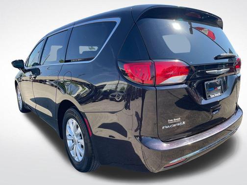 Dark Cordovan Pearlcoat 2018 Chrysler Pacifica Touring Plus