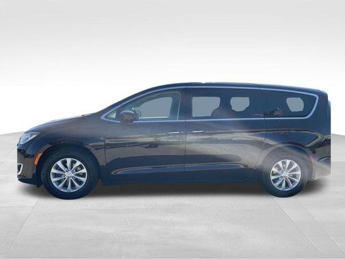 Dark Cordovan Pearlcoat 2018 Chrysler Pacifica Touring Plus