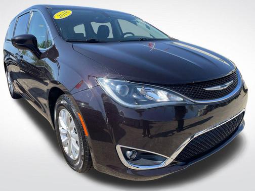 Dark Cordovan Pearlcoat 2018 Chrysler Pacifica Touring Plus
