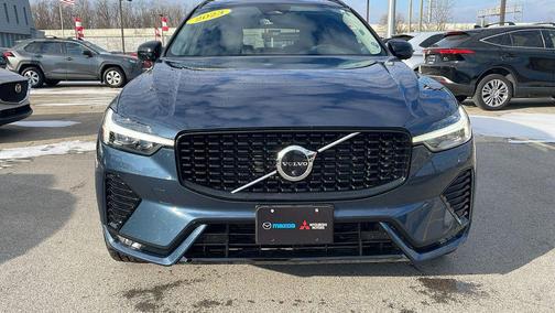 2023 Volvo XC60 B5 Plus Dark Theme