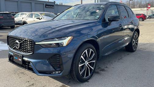 2023 Volvo XC60 B5 Plus Dark Theme