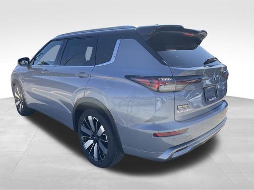 Moonstone 2026 Mitsubishi Outlander SEL 2.5 S-AWC